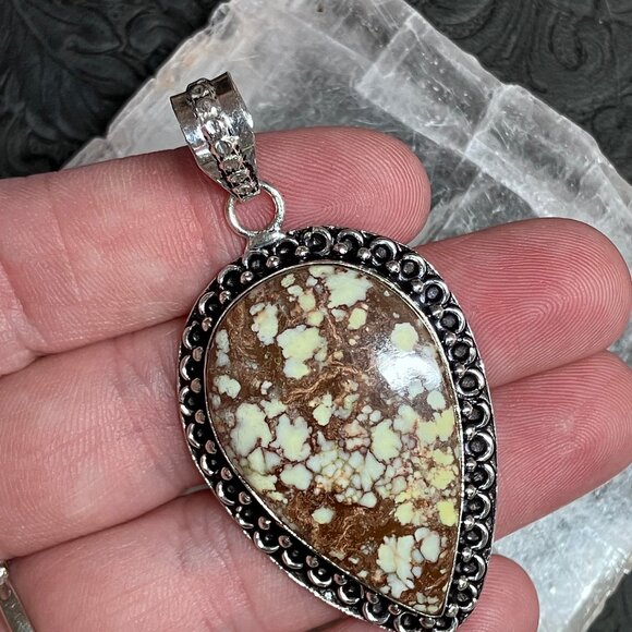 Wild Horse Turquoise Magnesite Pendant Crazy Horse Appaloosa Stone - Picture 4 of 7